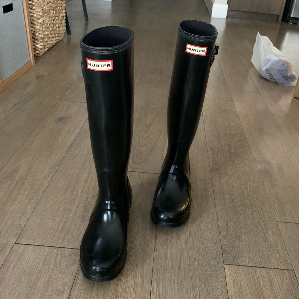 Hunter Glossy Black Rainboots